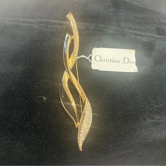 Vintage Christian Dior Pave
Swarovski Black Enamel
Double Wave Abstract Brooch - Picture 5 of 11